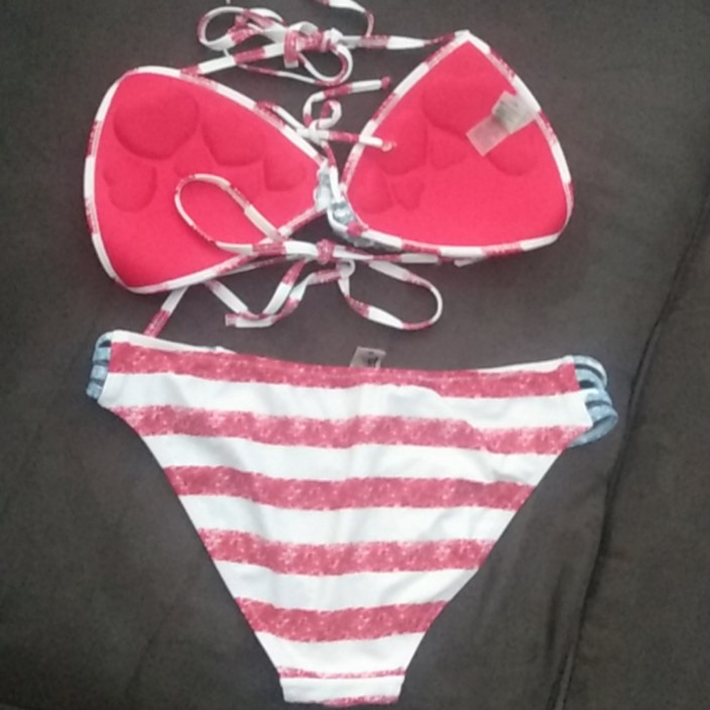 Bikini - Picture 3 of 4